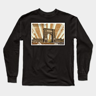 Retro Roosevelt Arch in Yellowstone National Park in orange Long Sleeve T-Shirt